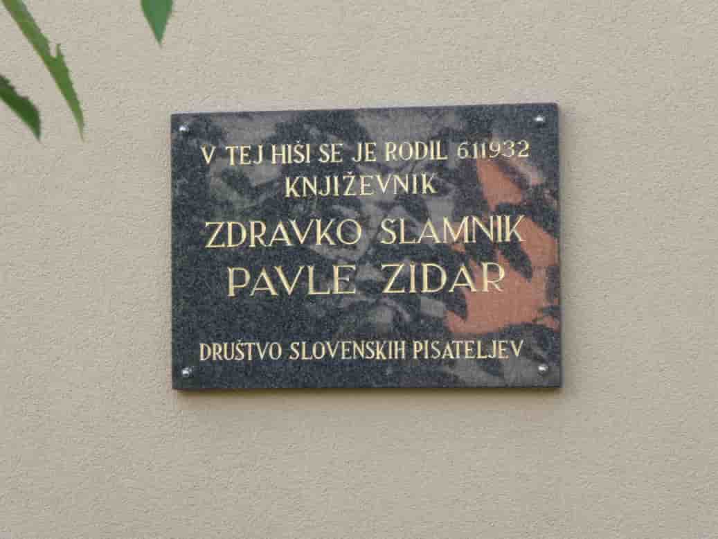 Spominska tabla na rojstni hii Pavleta Zidarja